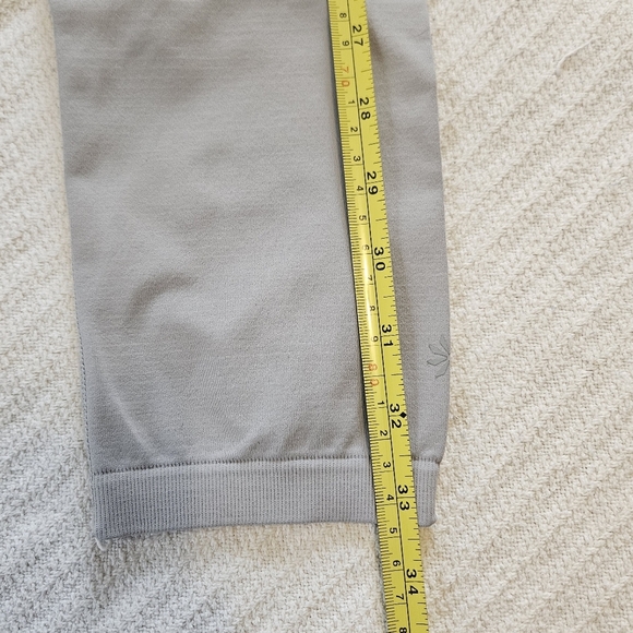 ATHLETA Black White Gray‎ Intarsia Knit Seamless Active Gym Leggings Size Medium - Picture 8 of 10